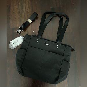 NWT Baggallini Large Black Carryall Tote